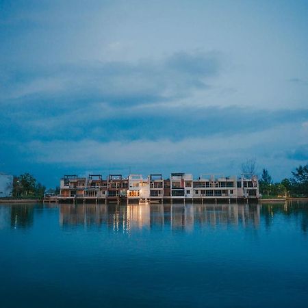 Canoe And Fishing , Free Pickup Villa Batam Exterior photo
