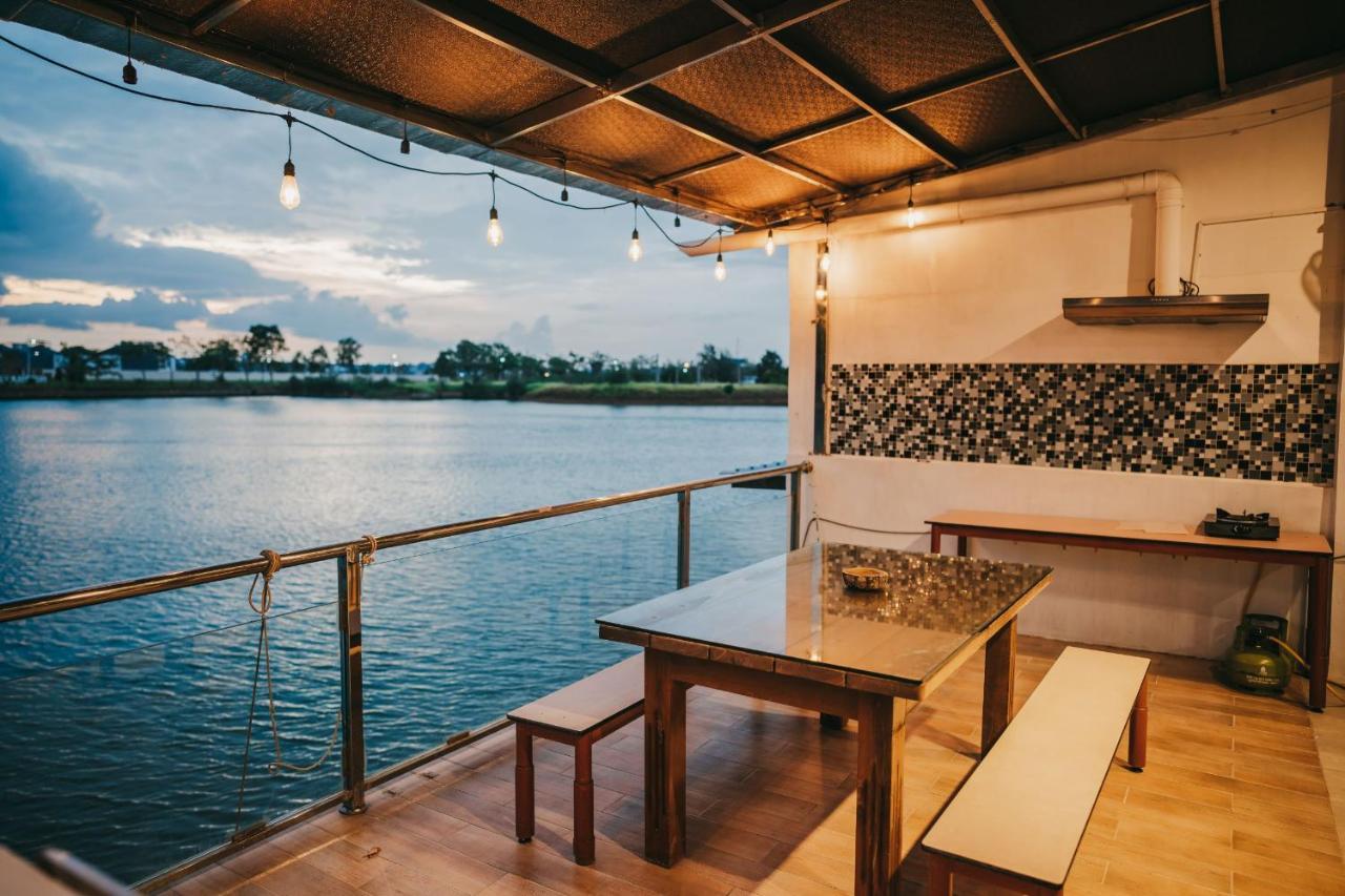 Canoe And Fishing , Free Pickup Villa Batam Exterior photo