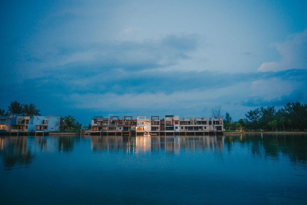 Canoe And Fishing , Free Pickup Villa Batam Exterior photo