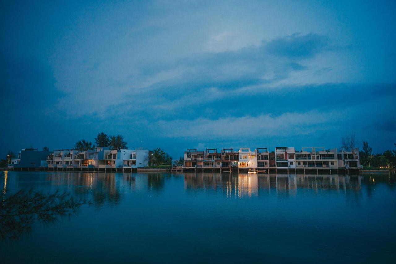 Canoe And Fishing , Free Pickup Villa Batam Exterior photo