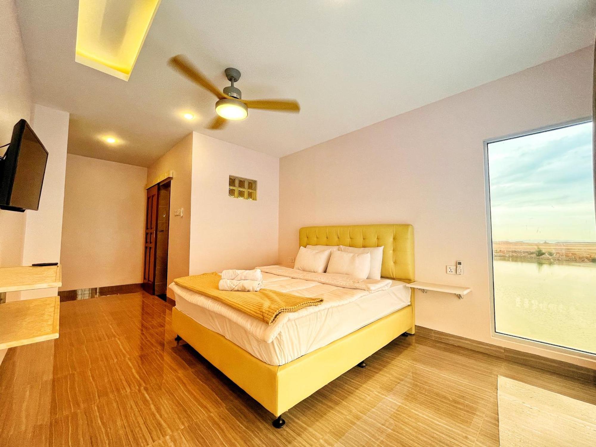 Canoe And Fishing , Free Pickup Villa Batam Room photo